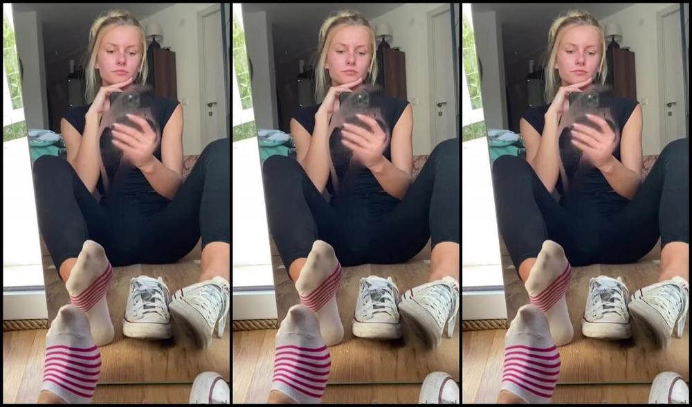 Emmysfeetandsocks Aka Emmyfeetandsocks Onlyfans But Busy Mean S Sweaty Sadly I M Still Very Busy But If Everything Works It Will Be Better Afterp