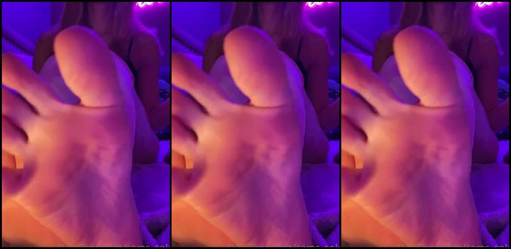 Sam Soles Nicknamed Sams Soles Onlyfans Let S Relax Together Swipe For Another Video 1 V