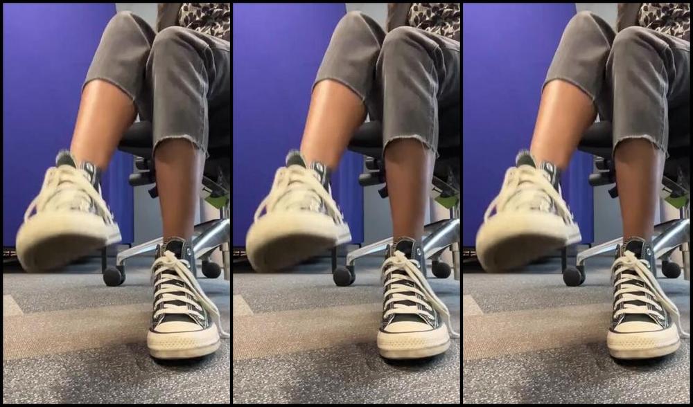 Stillsinning Nicknamed Stillsinning Onlyfans How About Some Converse Fun In The Public Library 4