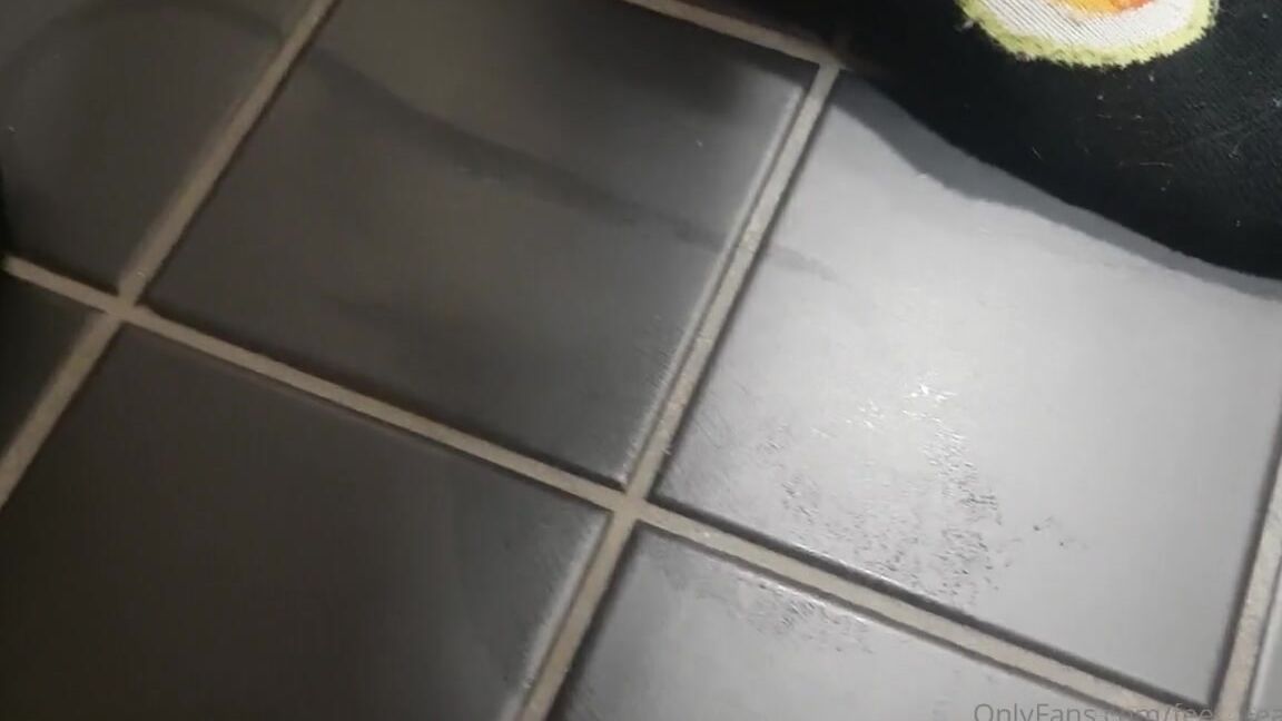 Feet Beautyx Nicknamed Feet Beautyx 05 23 2021 Onlyfans Video A Wee Sweat Print Treat For You