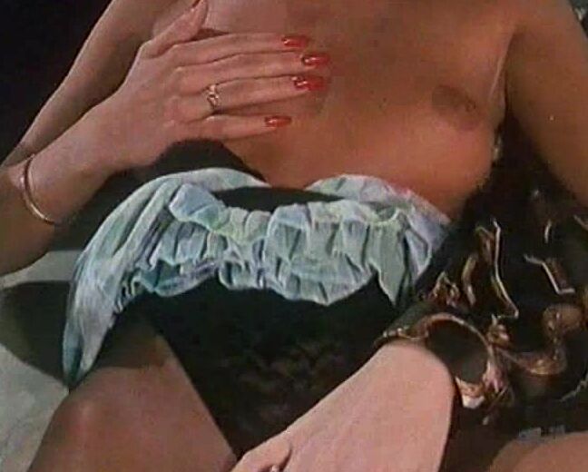 "Angelica Bella ,Andrea Molnar,Deborah Wells,Ariana Bali,Illona Capriati, Jacqueline Wild, VampirellaJudith de Ville,Robert Malone, Andrea Molnar" Group, Oral, Anal, Lesbo Lussuria di Donna FM Video