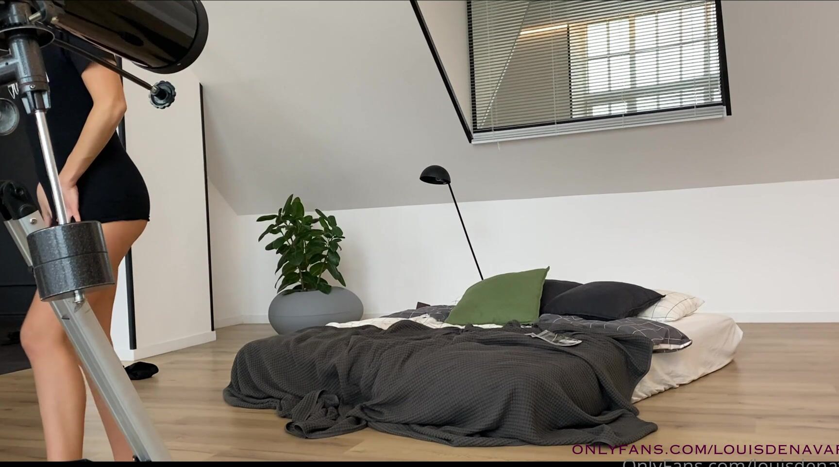 louisdenavarre-07-11-2021-2265729715-8-min-backstage-with-melenamariarya