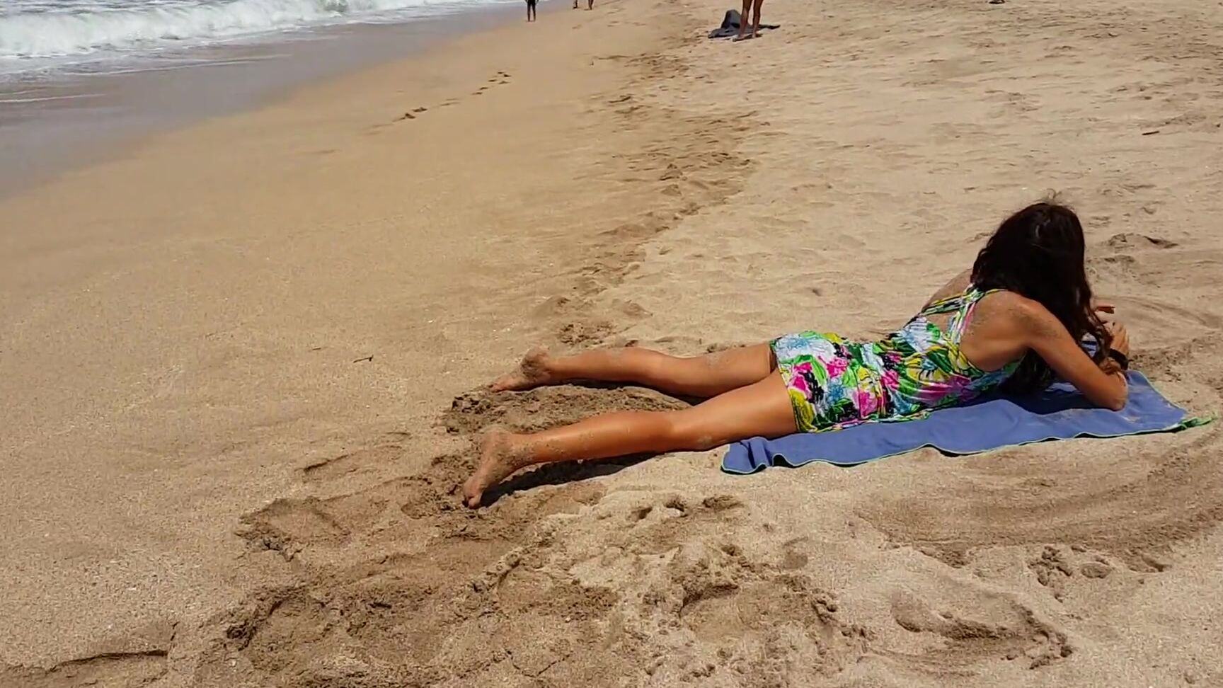 dream4angel fun to have no panties in public sandy butt plug on public beach Pornhub