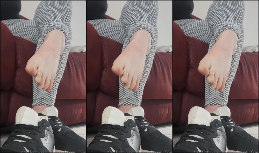 Keepthemprettyx I See You Watching Me As I Sit On The Sofa You Re Locked In To Any Movement I Make With M