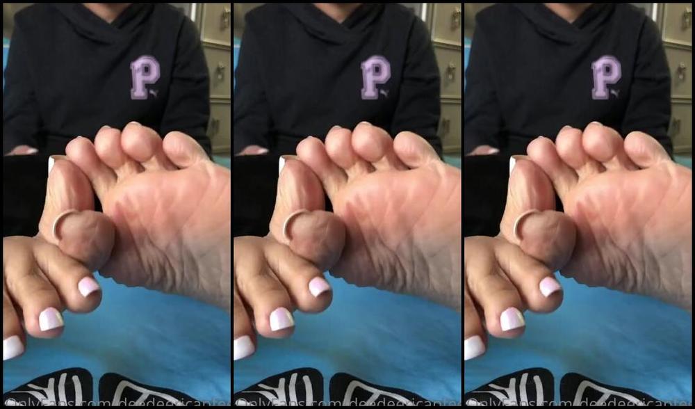 Deedeericanfeet Onlyfans As Requested Big Toe Over Other Toe I Think Lol I Didn T Kno What I Was Doing Cuz I Have Fat Toes