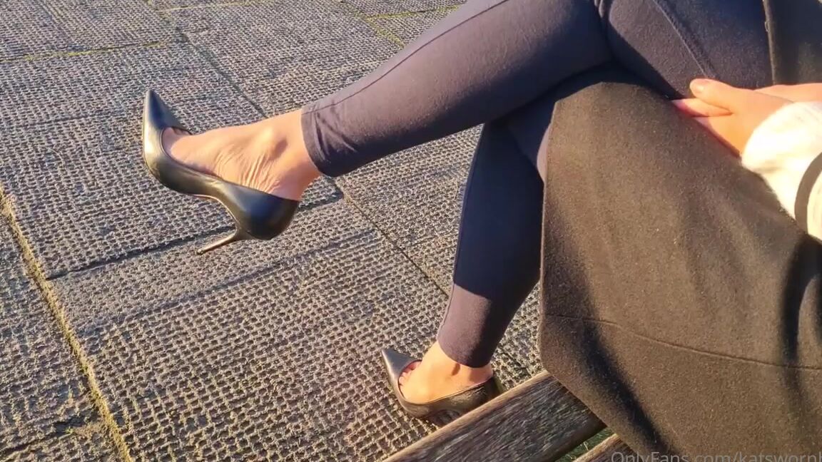 Kats Worn Heels Nicknamed Katswornheels Onlyfans A Bit Of Public Dangling And Shoeplay In My Louboutins The Amount Of Guys That Stopped