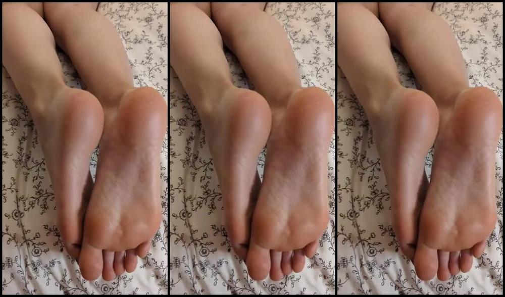 Princess Penelope Nicknamed Secretsexyfeet Onlyfans I Cant Even Relax After My Shower Without You Wanking Over My Pretty Little Feet Comment