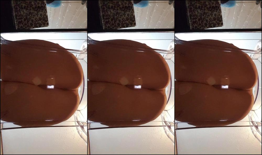 Frostyprincess Under Her Chair