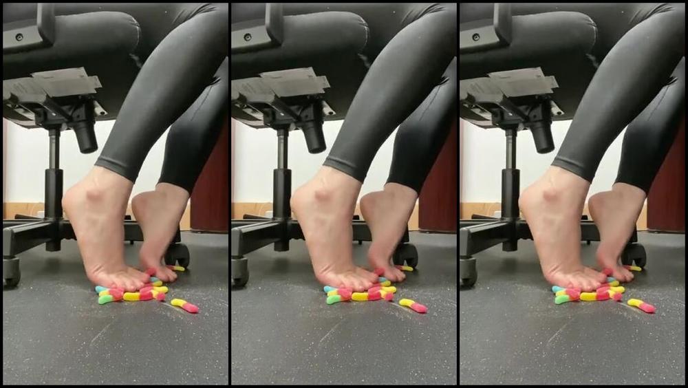 Athletoes Nicknamed Athletoes Onlyfans Who S First In Line To Lick Off The Sugar From My Toes