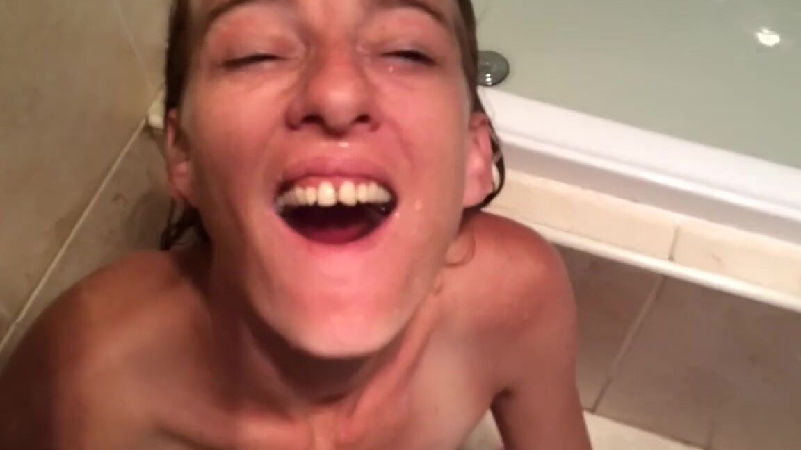 Kinky MILF Swallows Piss_Kinkyeve PornHubPremium