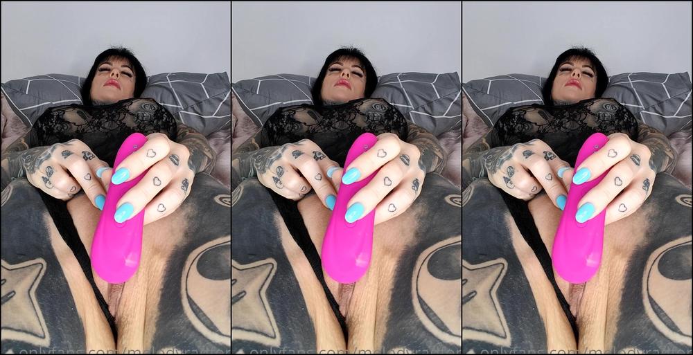 Melodyradford In Sexy Lingerie On The Bed I Tease You I Get Horny And Get My Toy And Play For Over M