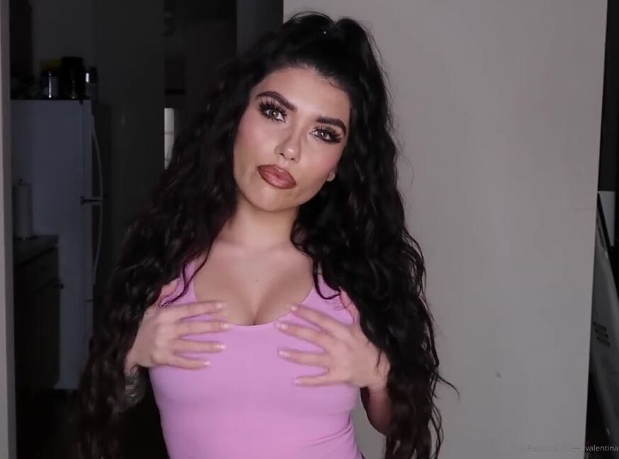 Valentina Fox Nicknamed Ineedvalentina Onlyfans A Minute To Admire O