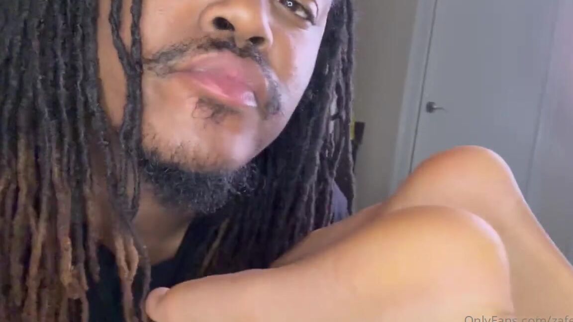 Zafeetllc Onlyfans Worshipping My Stinky Feet