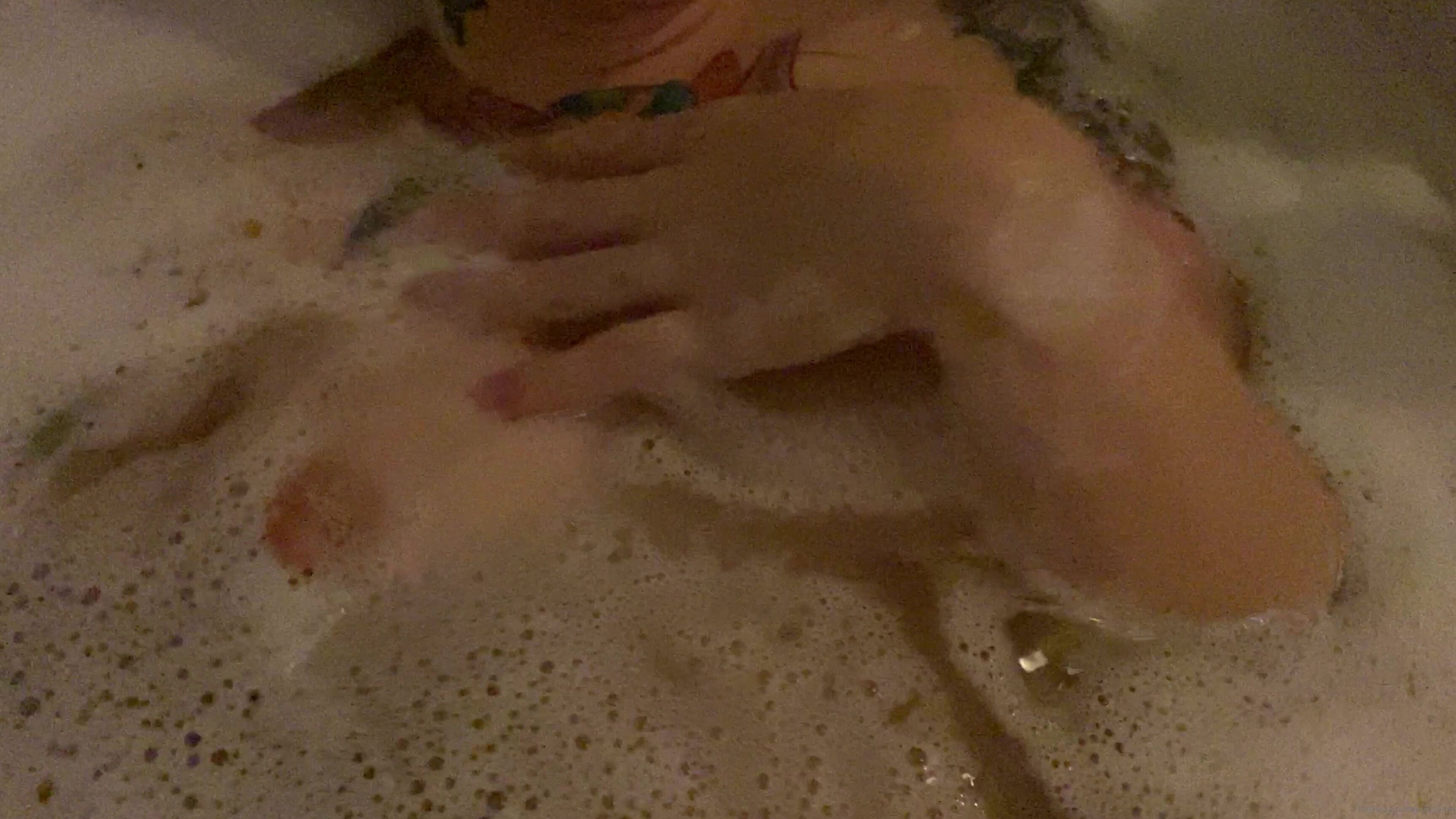 Littleamypocket I Promise My Boobs Are There Under The Bubbles