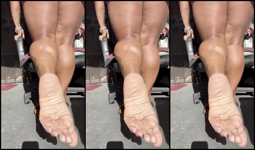 Dissatoes Onlyfans Calves And Soles 1