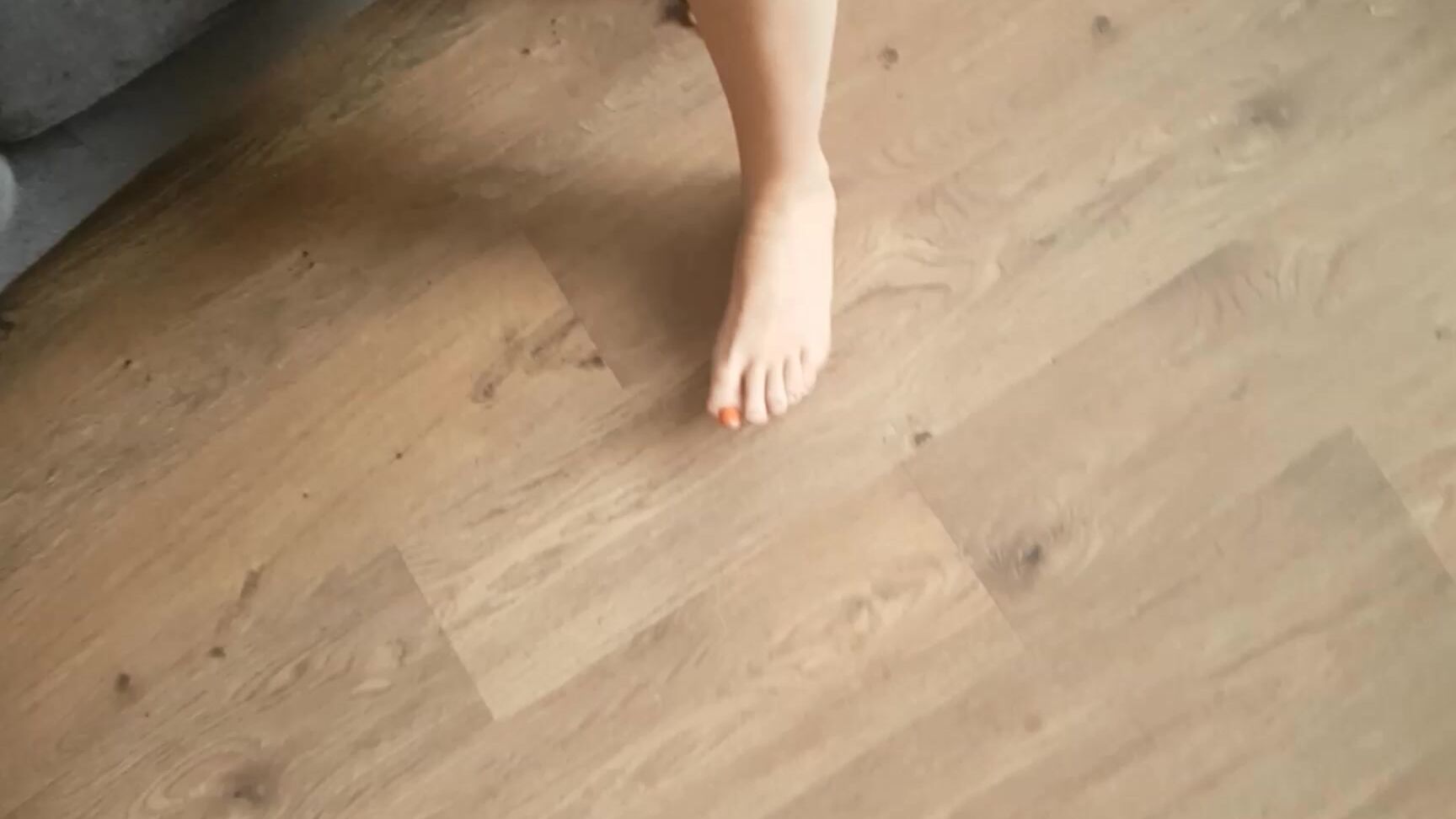 Kaylalouise Karen Paints Her Toenails Downblouse