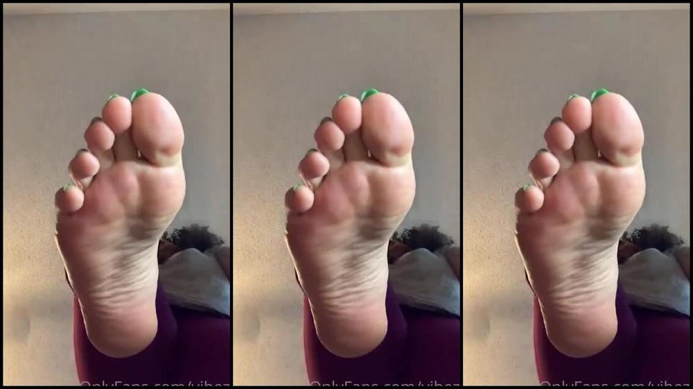 Natasha Aka Vibez3 Onlyfans Eww What Do Ever Have Here Looks Like Pathetic Tiny Man Trying To Sneak Into My Socks Before I