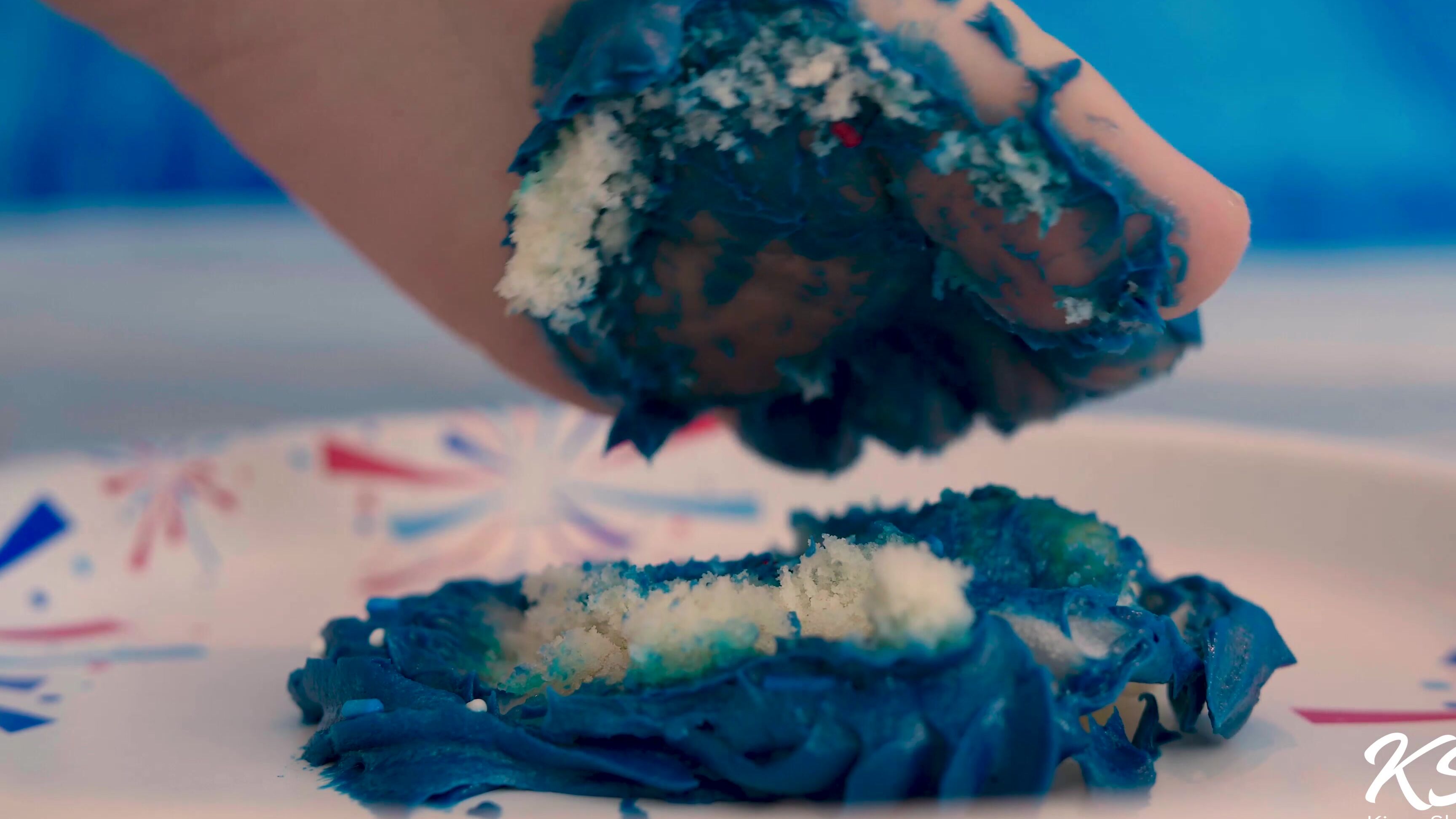 Kitten Kiara Cb Giantess Slo Mo Cupcake Crushing