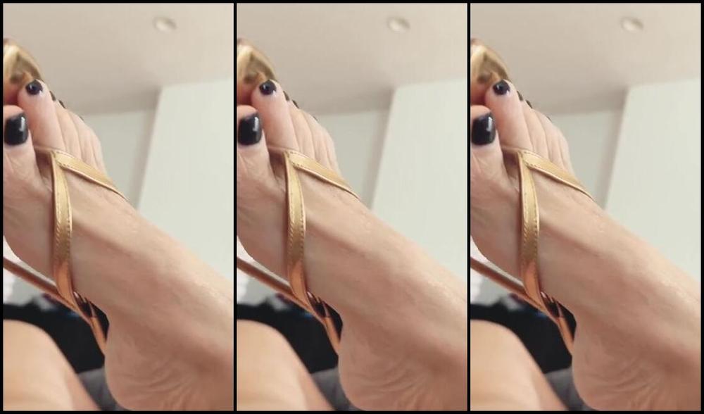 Kate Dangle Nicknamed Katedangle 10 25 2023 Onlyfans Video Laying Down In Bed Wearing Gold Thong Heels Want To Join Me