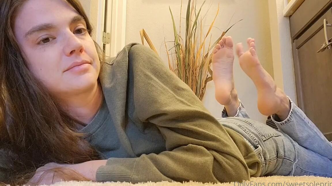 Megan Fletcher Aka Sweetsoleprincess Onlyfans Do You Enjoy The View Of My Huge Soles In The Pose I Know