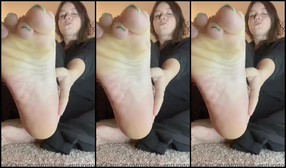 Adventuretoeskat Nicknamed Missadventuretoeskat Onlyfans How Can You Resist Look How Juicy