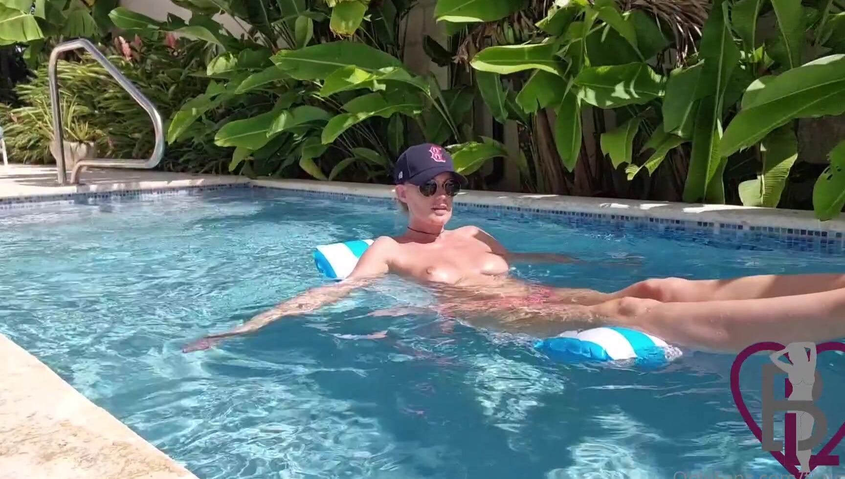 Travelling Peach 3207428529 02 18 2024 Just Me And My Little Water Hammock