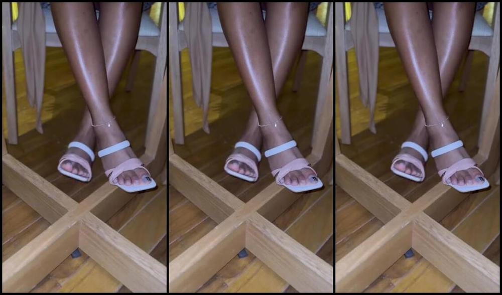 Queenjodiieetoes Aka Prettyfeetonly1800 Onlyfans Just Having Fun At Dinner