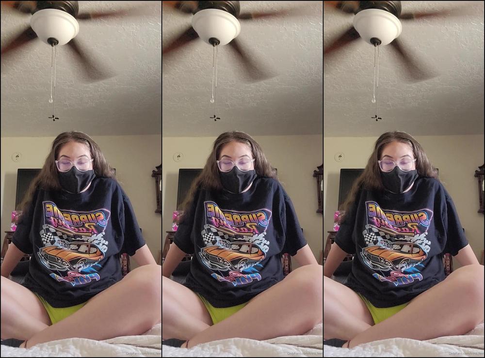 Trins Feet You Re My Roommate And I Noticed My Socks Were Missing You Stole Them And Get Off Smellin