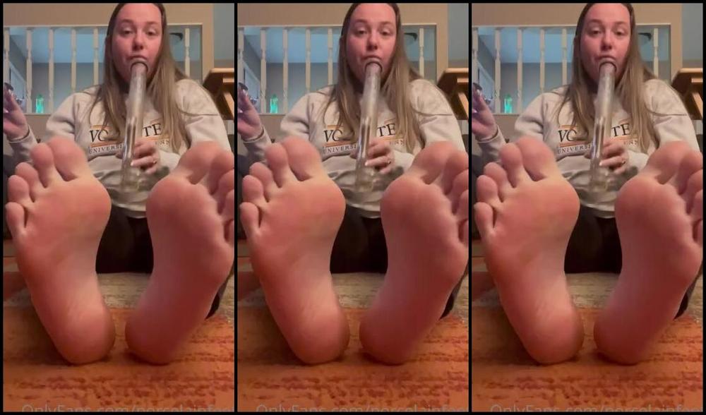 Porcelain Goddess Aka Porcelainfeets Onlyfans Smoking And Soles Video Before I Start My House Work