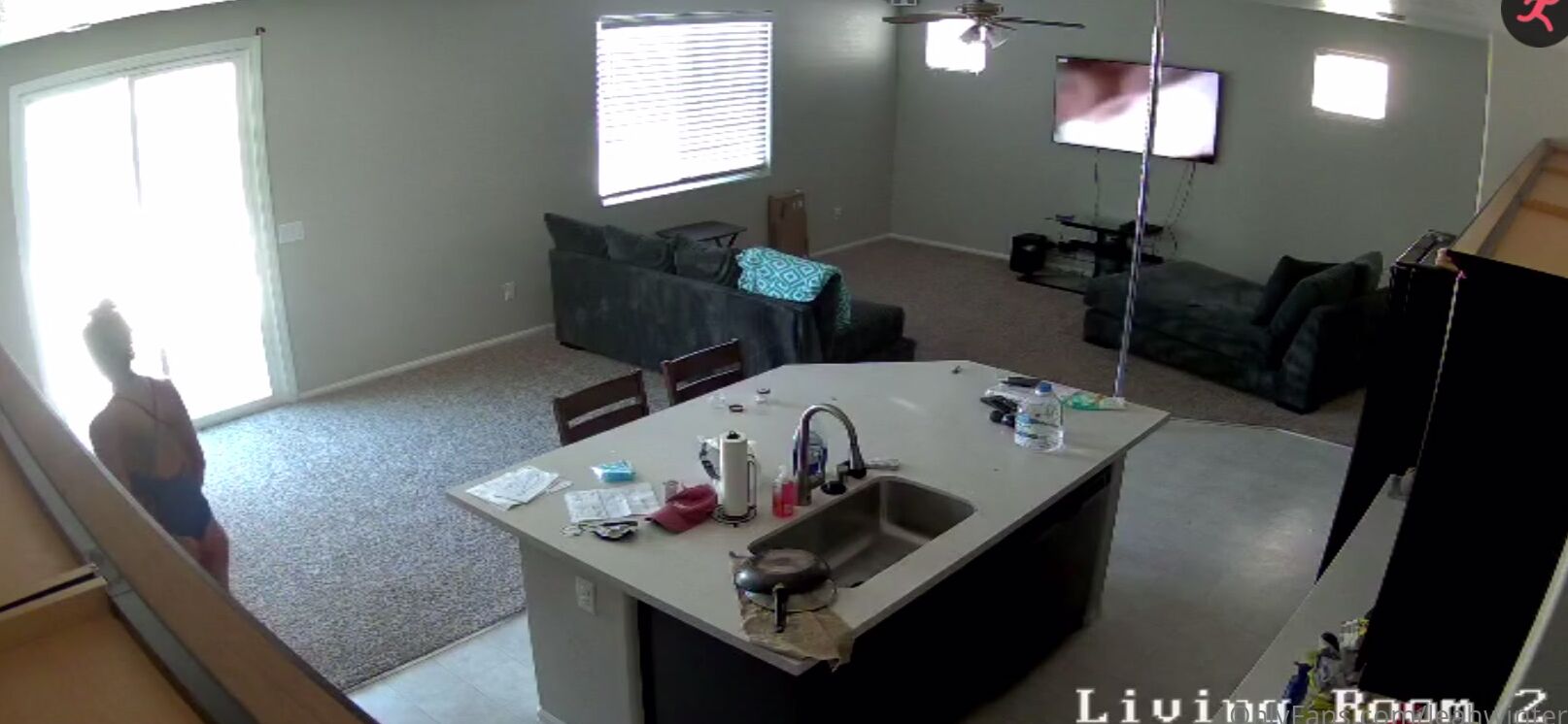 Leahwintersxoxo I M Your Slutty Housewife Cleaning In Lingerie While You Look At Me On The Security Cam