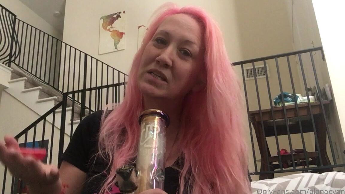 Alanaevansxxx 2106036586 05 10 2021 So I Want To Start Sharing More Of My Day To Day Life This Is A Check In