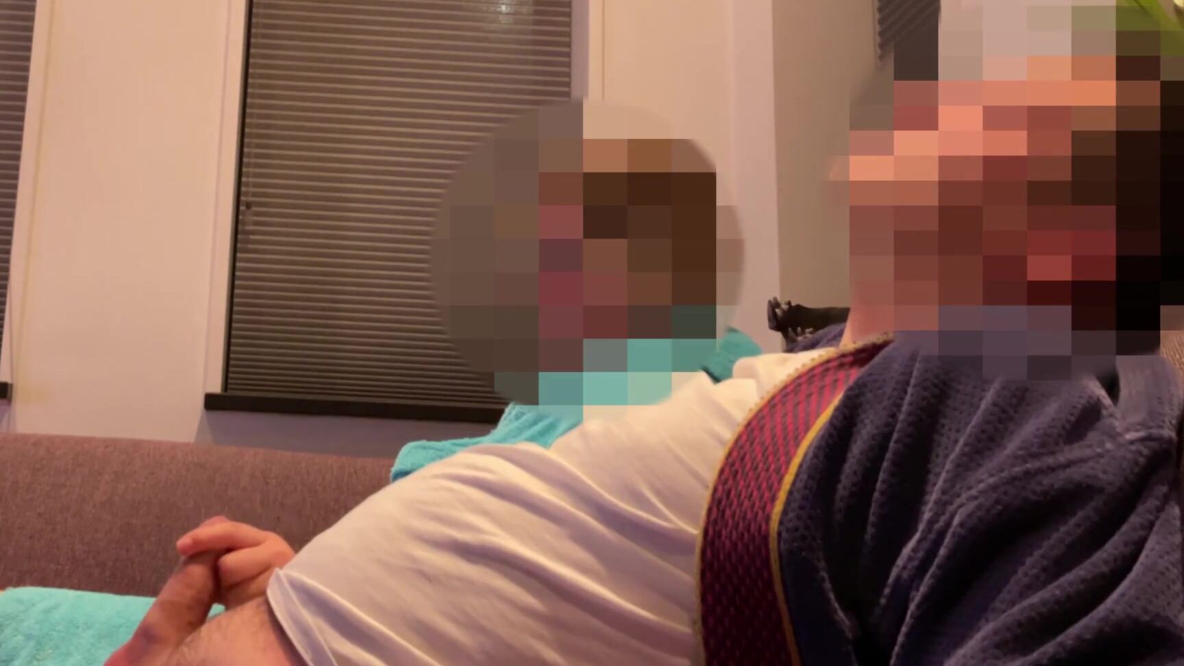 Случайная Мастурбация От Жены Во Время Просмотра Телевизора На Диване Pornhub Com