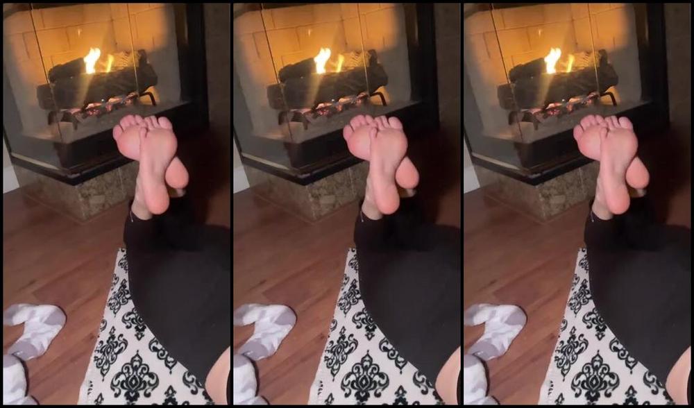 Nicholeivory Onlyfans The Pose By The Fire