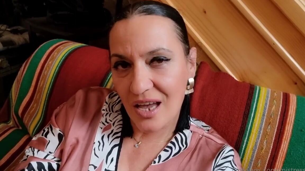 Mistressluna Onlyfans I Have A Glass Of Red While My Slave Massage My Beautiful Feet Mistressluna Mimifaith