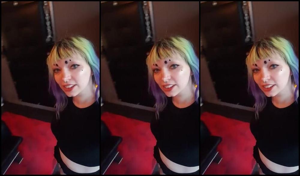 Jupiter Domina Nicknamed Jupiterdomina Onlyfans Quick Little Tour Of My Space And My Very Stinky Feet Before A Worship Session