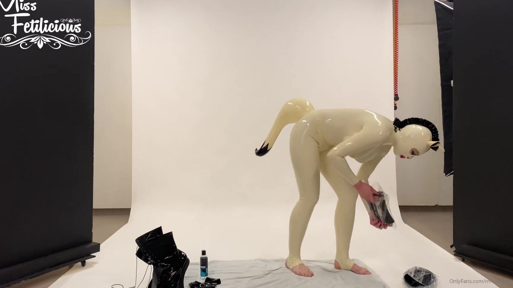 Mfetilicious I Had Such A Cool Shooting Yesterday Wearing My White Pony Outfit Here S The Dressing U