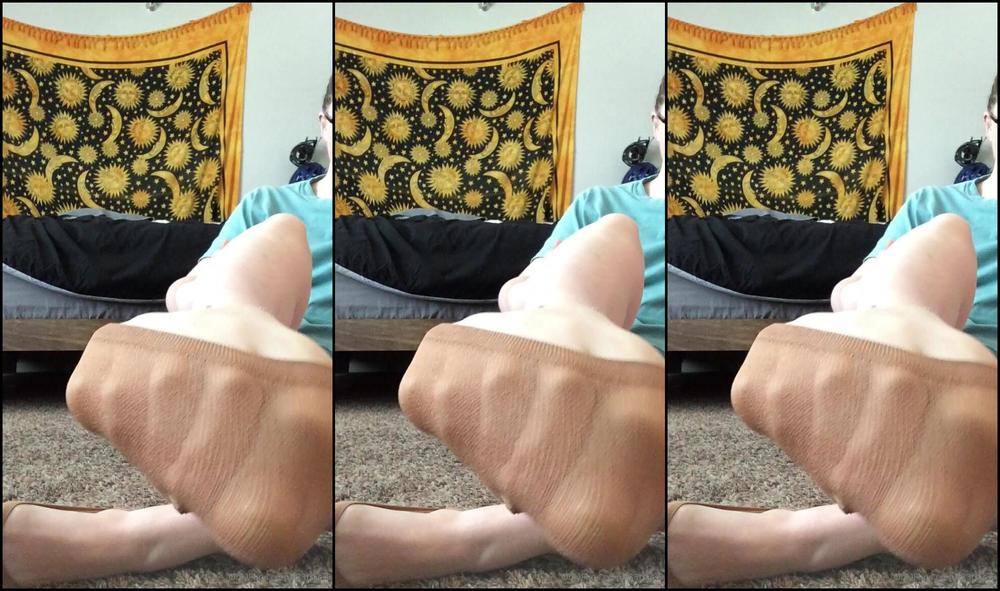 Freckled Feet Soles Nylons The Pose What S Not To Love