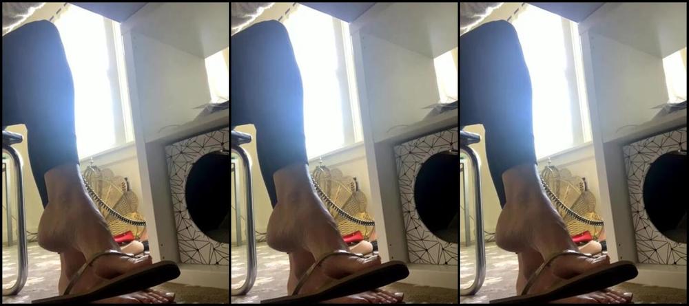 Stella Liberty Onlyfans Stream Started At 04022021 0543 Pm Sit Under My Desk While I Do Adminp