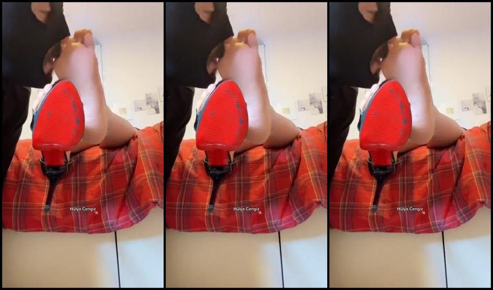 Hulya Cengiz Aka Hulyacengiz 12 22 2024 Onlyfans Video Yagmur Sesini Duyuyor Musun Kopekp