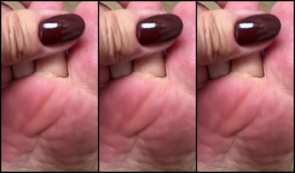 Cute Lily F33T Nicknamed Cute Lily F33T 10 14 2023 Onlyfans Video So Close They Need Moisturiser So Much