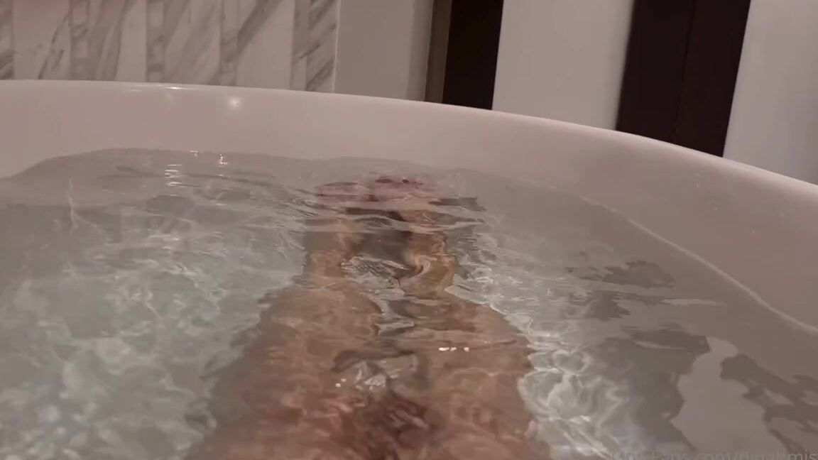 Dominatrix Dinah Nicknamed Dinahmistress Onlyfans Taking Bath Nice I Relax But Also Do Some Litle Sexting