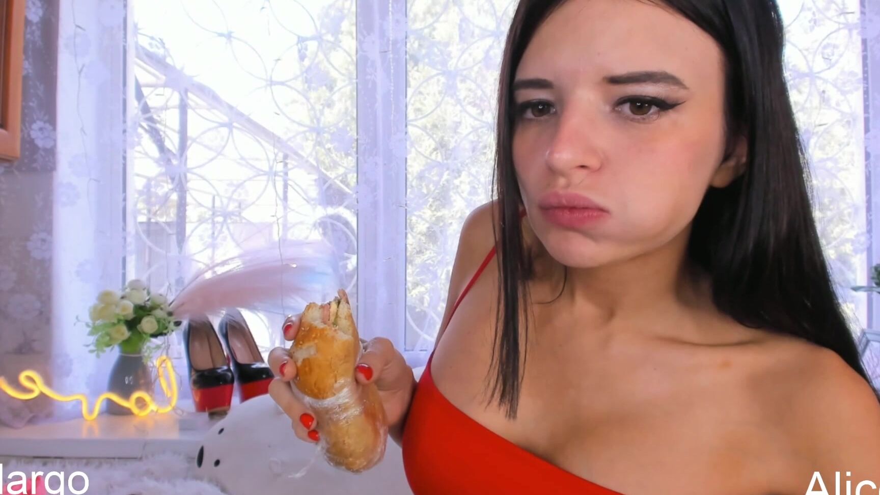 Food Porn, Masturbation, Mukbang, Vibrator, Webcam alice-eats-a-burger-and-gets-fucked ManyVids
