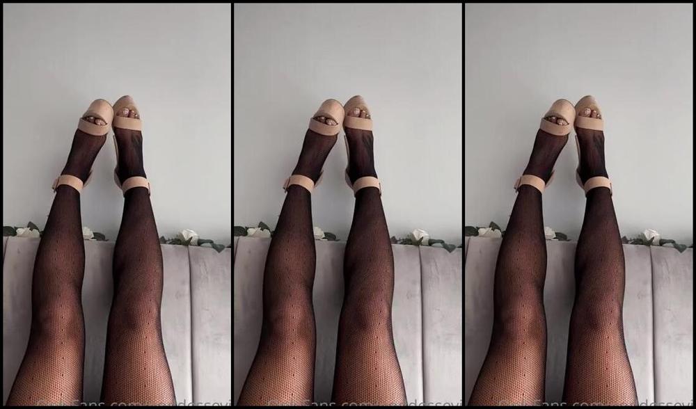 Miss Evie Lock Nicknamed Missevielock Onlyfans Oh Beta How Horny Are You For My Long Legs