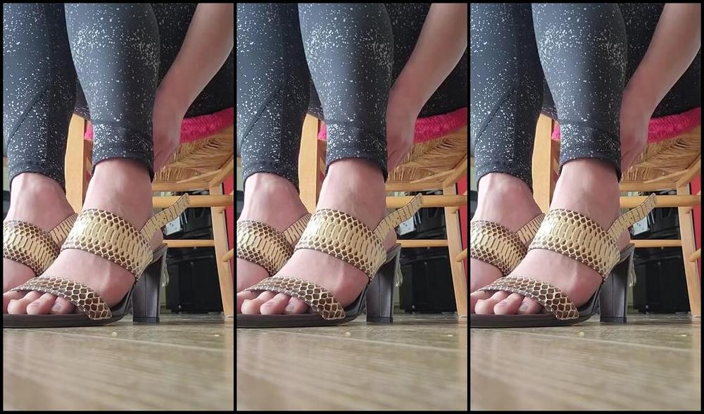 Mplfeet Vip Nicknamed Mplfeet Vip Onlyfans Wanna Watch Those Snake Skin Heels Come Off