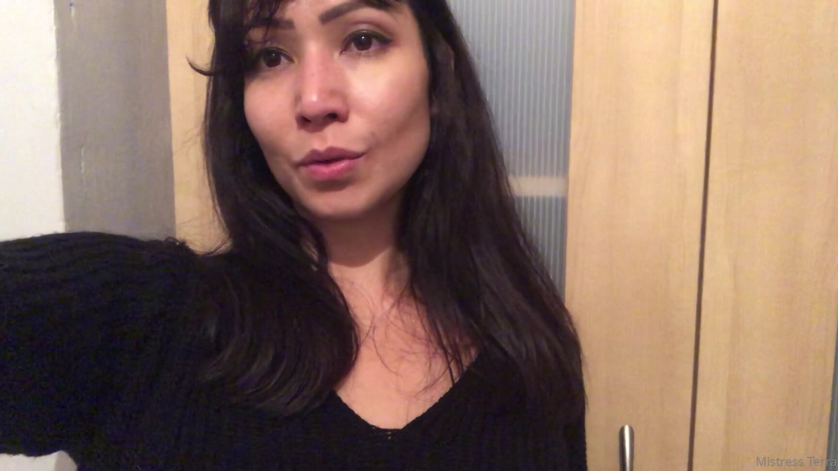 obeymistressterra-05-12-2019-99079451-hey-fans-this-is-important