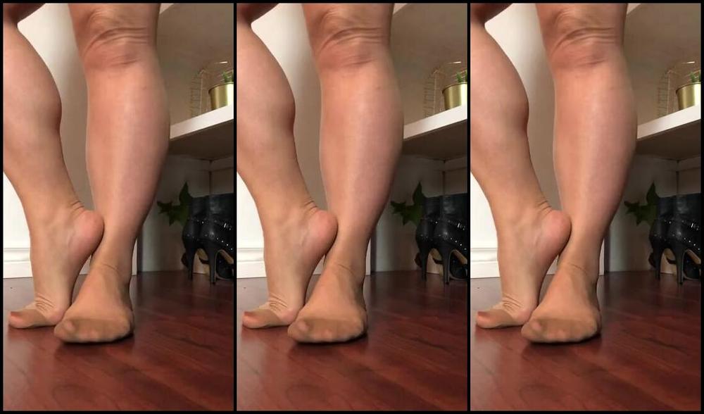 Caroline Aka Feetsiecakes Onlyfans Nude Nylon Tease