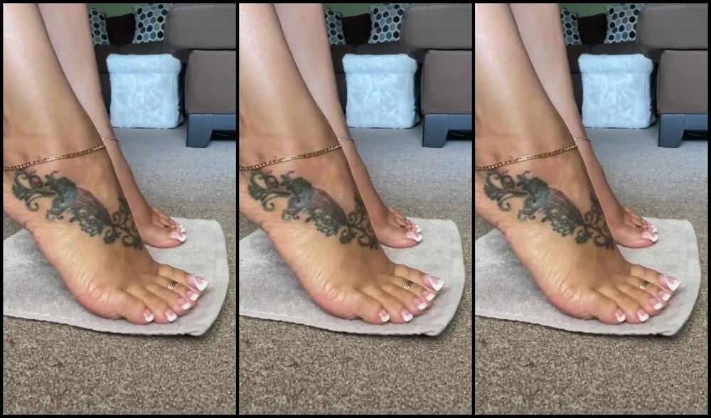 Deedeericanfeet Onlyfans As Requested Sexy Side Views In This Old Pedi