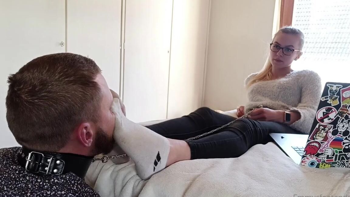 Emmysfeetandsocks Aka Emmyfeetandsocks Onlyfans Sunday Is Sockcleaningdayp