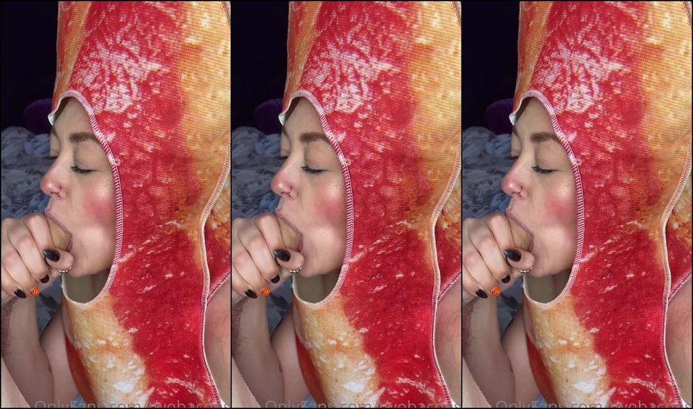 Twobacons Show Me Your Costumes