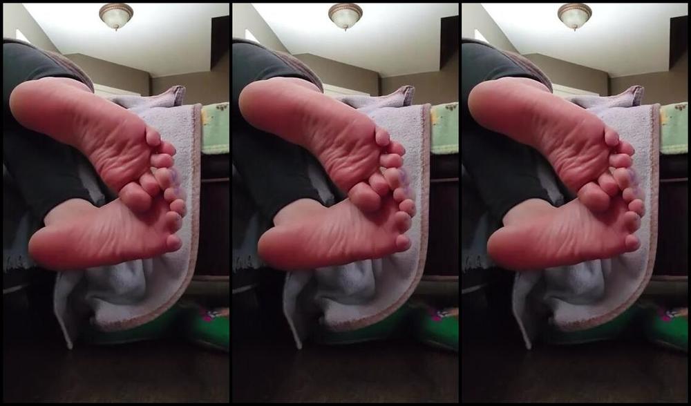 Crystal Paris Nicknamed One Lonely Foot 03 18 2025 Onlyfans Video Gossiping About His Foot Fetish